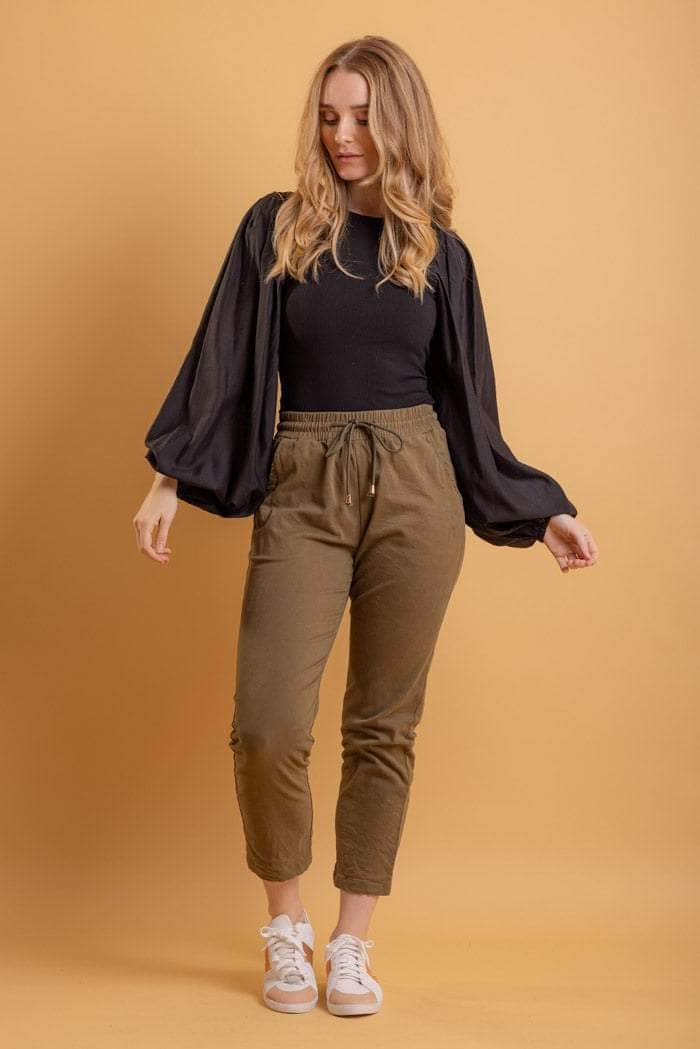 khaki cropped pants